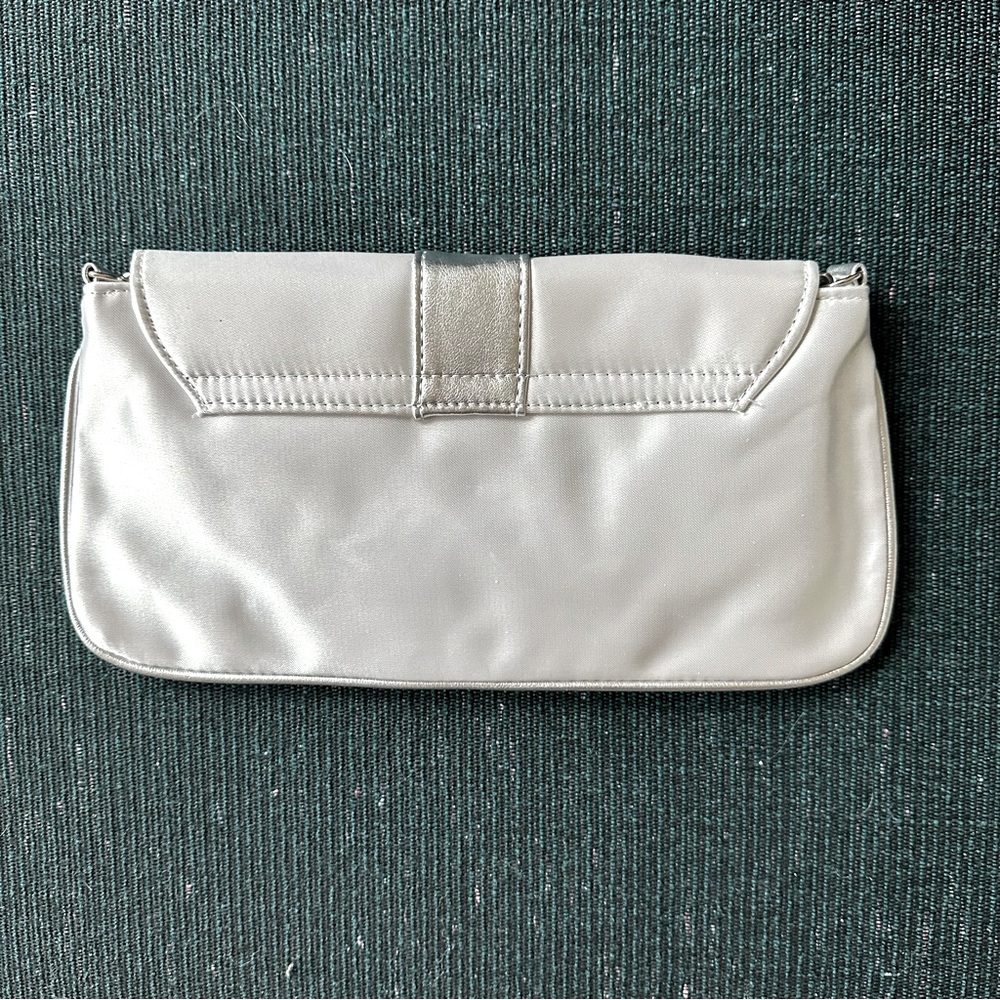 NWOT SILVER CLUTCH/ with chain strap - Picture 3 of 9